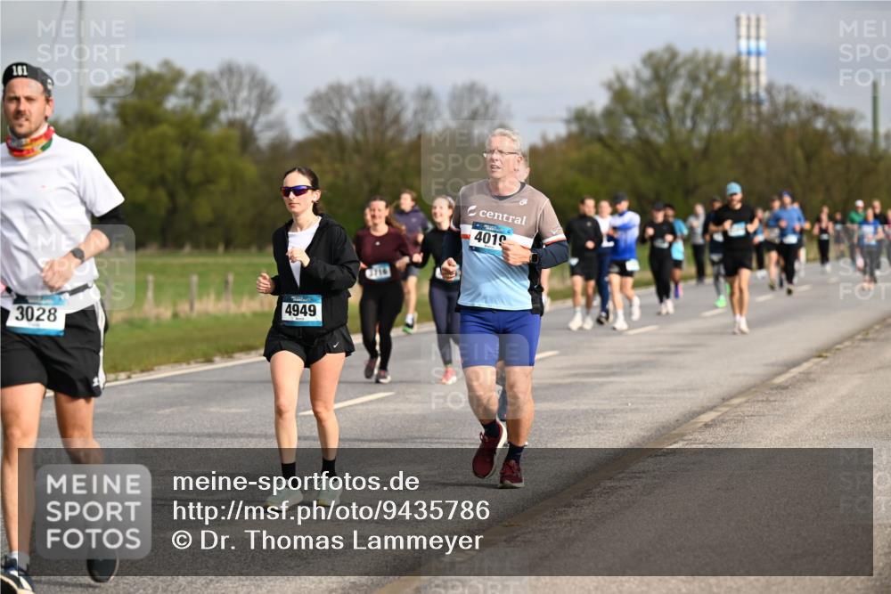 12.04.2026 - 45. Internationalen Wilhelmsburger Insellauf Dr. Thomas Lammeyer http://msf.ph/oto/9435786 12.04.2026 09:25:40 Laufen 161, 4949, 3028, 4019, 10 meine-sportfotos.de
