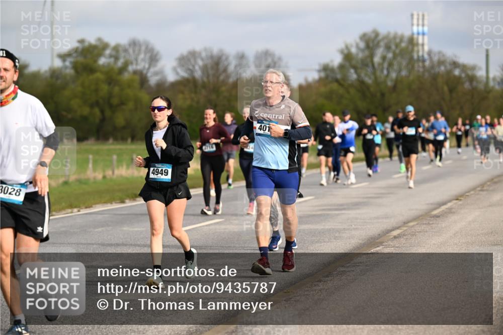 12.04.2026 - 45. Internationalen Wilhelmsburger Insellauf Dr. Thomas Lammeyer http://msf.ph/oto/9435787 12.04.2026 09:25:40 Laufen 61, 3028, 4949, 401 meine-sportfotos.de