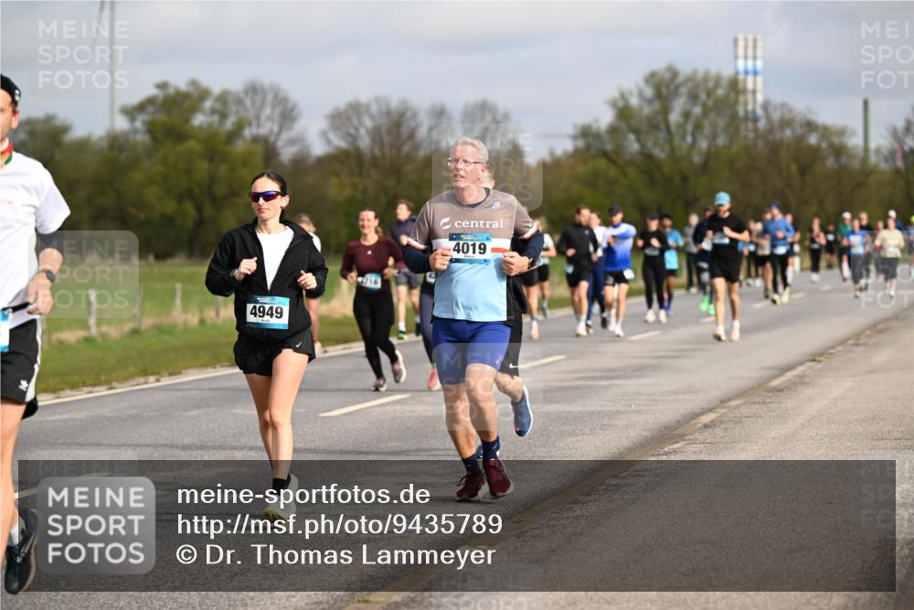 12.04.2026 - 45. Internationalen Wilhelmsburger Insellauf Dr. Thomas Lammeyer http://msf.ph/oto/9435789 12.04.2026 09:25:40 Laufen 4949, 916, 4019 meine-sportfotos.de