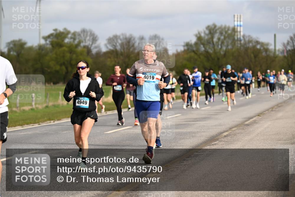 12.04.2026 - 45. Internationalen Wilhelmsburger Insellauf Dr. Thomas Lammeyer http://msf.ph/oto/9435790 12.04.2026 09:25:41 Laufen 4949, 3716, 4019 meine-sportfotos.de
