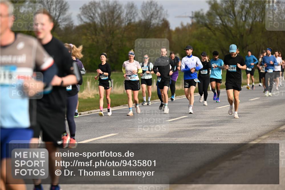 12.04.2026 - 45. Internationalen Wilhelmsburger Insellauf Dr. Thomas Lammeyer http://msf.ph/oto/9435801 12.04.2026 09:25:43 Laufen 16, 3758, 3847, 2777, 42, 2542, 3397, 3027 meine-sportfotos.de