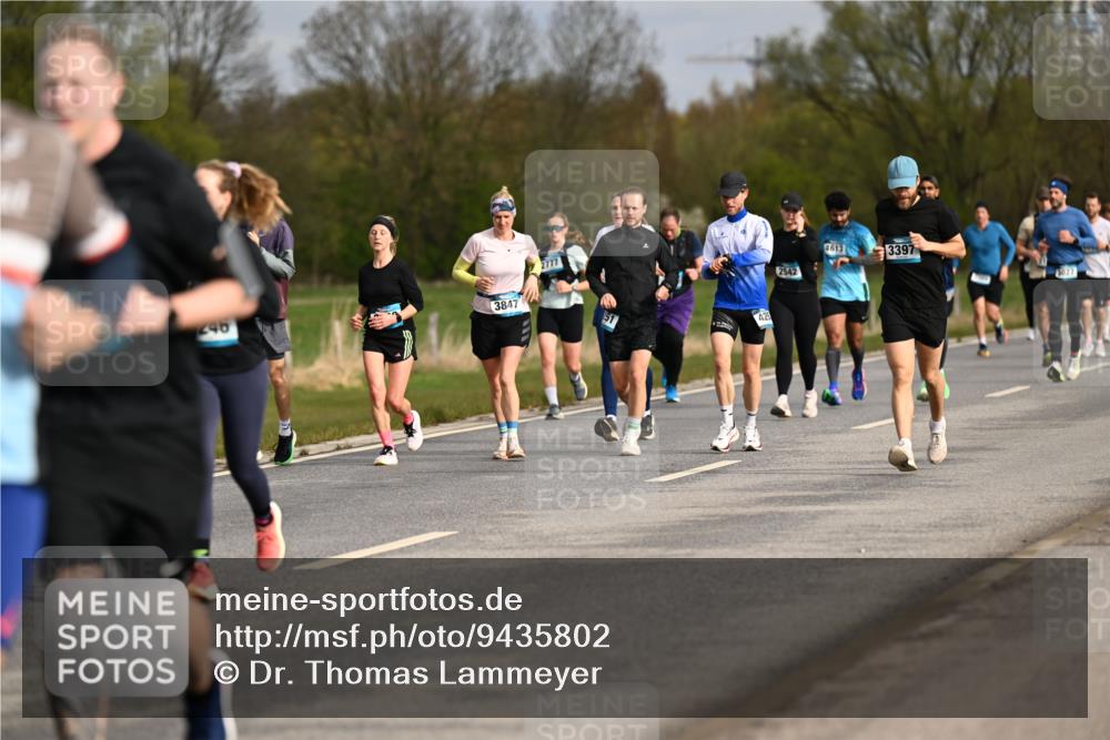 12.04.2026 - 45. Internationalen Wilhelmsburger Insellauf Dr. Thomas Lammeyer http://msf.ph/oto/9435802 12.04.2026 09:25:43 Laufen 3847, 2777, 425, 2542, 4613, 3397 meine-sportfotos.de