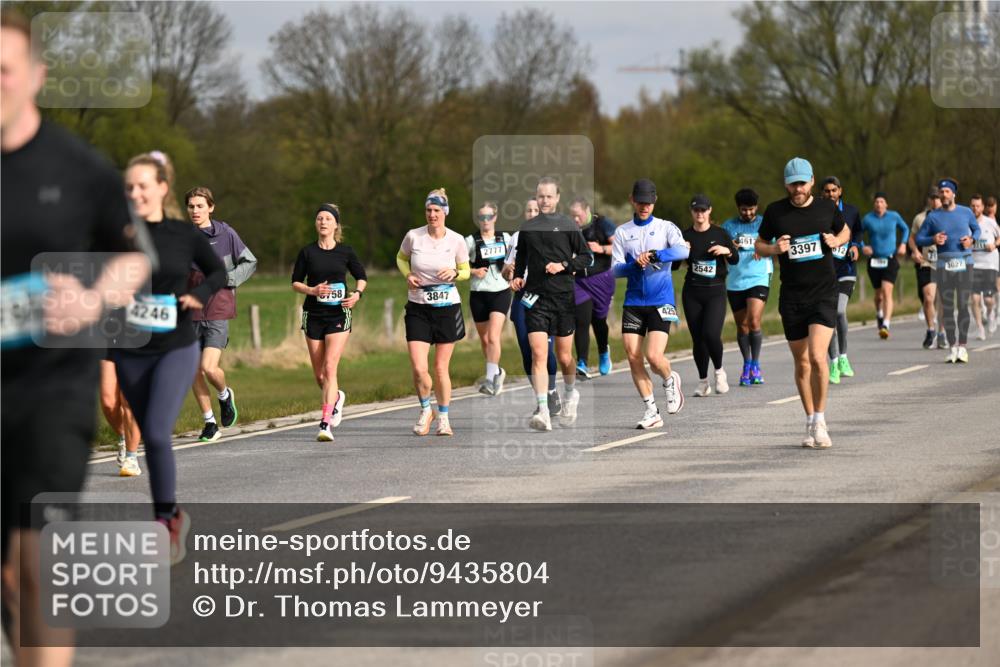 12.04.2026 - 45. Internationalen Wilhelmsburger Insellauf Dr. Thomas Lammeyer http://msf.ph/oto/9435804 12.04.2026 09:25:43 Laufen 4246, 5758, 3847, 2777, 4251, 2542, 4613, 3397, 3027 meine-sportfotos.de