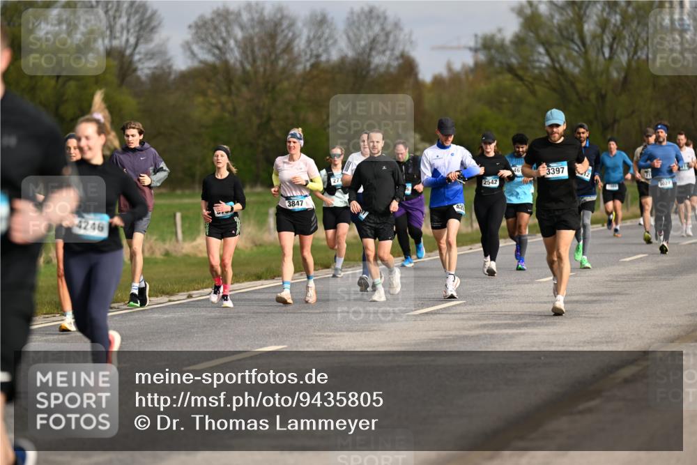 12.04.2026 - 45. Internationalen Wilhelmsburger Insellauf Dr. Thomas Lammeyer http://msf.ph/oto/9435805 12.04.2026 09:25:43 Laufen 4246, 3847, 2542, 3397 meine-sportfotos.de