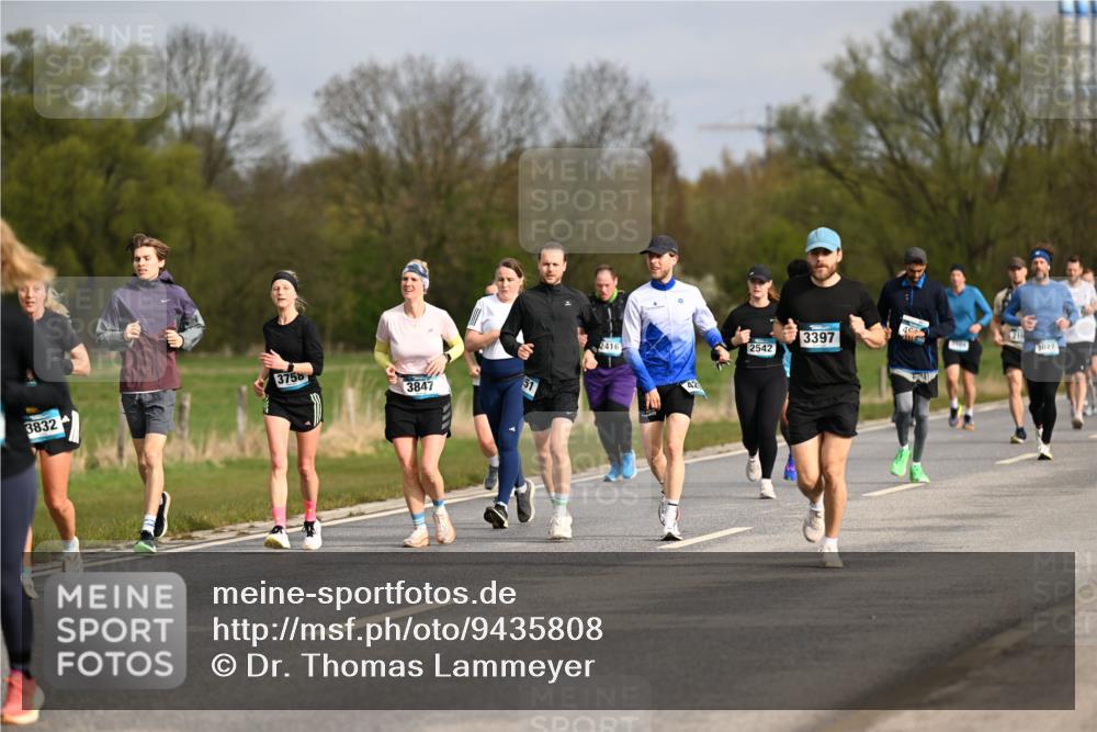 12.04.2026 - 45. Internationalen Wilhelmsburger Insellauf Dr. Thomas Lammeyer http://msf.ph/oto/9435808 12.04.2026 09:25:44 Laufen 2416, 3397, 2542, 3758, 3027, 3847, 3832 meine-sportfotos.de