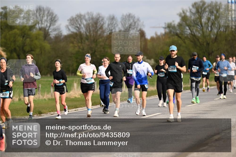 12.04.2026 - 45. Internationalen Wilhelmsburger Insellauf Dr. Thomas Lammeyer http://msf.ph/oto/9435809 12.04.2026 09:25:44 Laufen 3832, 3847, 2416, 42, 2542, 3397, 4612, 3027 meine-sportfotos.de