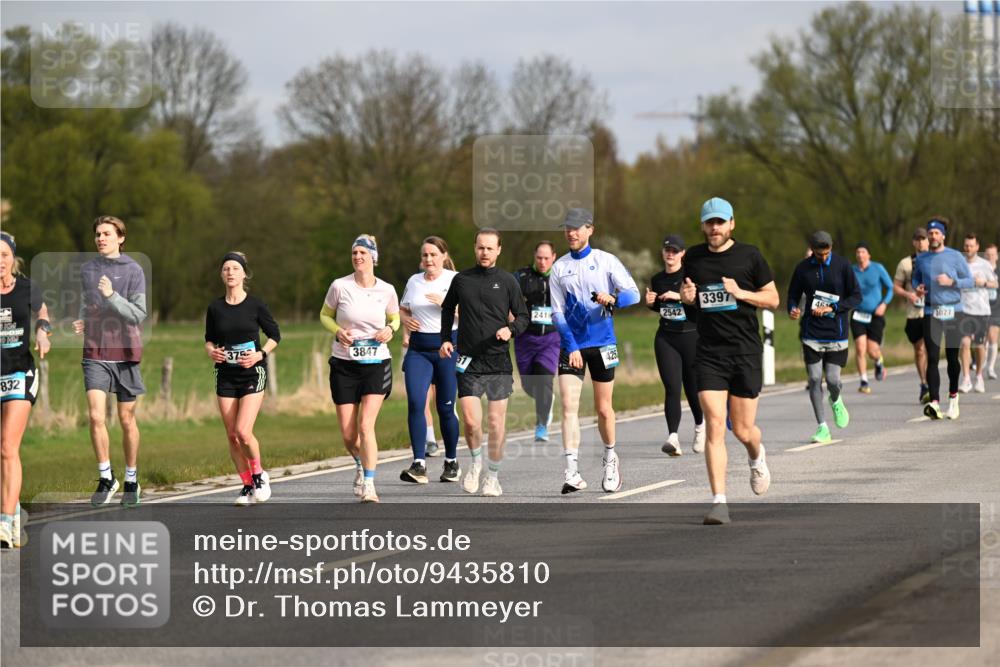 12.04.2026 - 45. Internationalen Wilhelmsburger Insellauf Dr. Thomas Lammeyer http://msf.ph/oto/9435810 12.04.2026 09:25:44 Laufen 375, 3847, 832, 2416, 425, 2542, 3397, 46, 3027 meine-sportfotos.de