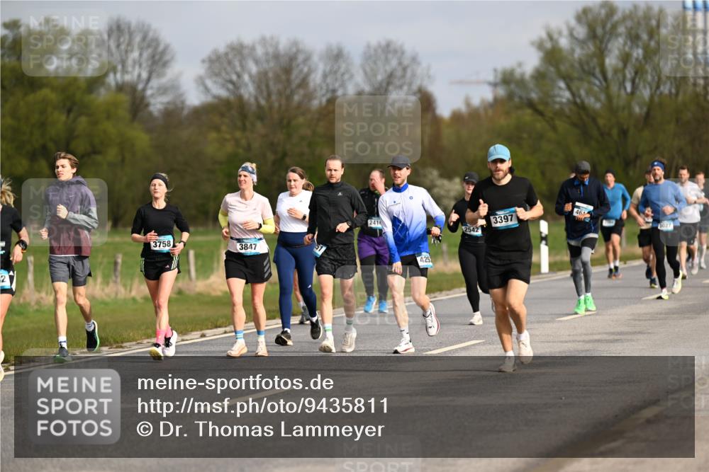 12.04.2026 - 45. Internationalen Wilhelmsburger Insellauf Dr. Thomas Lammeyer http://msf.ph/oto/9435811 12.04.2026 09:25:44 Laufen 3758, 3847, 2416, 425, 2542, 3397, 46, 3027 meine-sportfotos.de