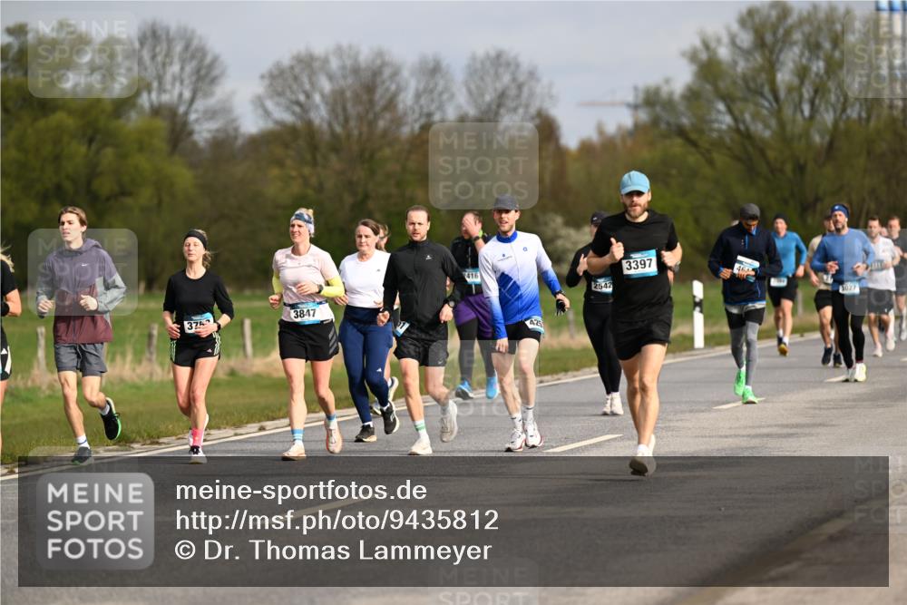 12.04.2026 - 45. Internationalen Wilhelmsburger Insellauf Dr. Thomas Lammeyer http://msf.ph/oto/9435812 12.04.2026 09:25:44 Laufen 374, 3847, 2416, 425, 2542, 3397, 46, 3027 meine-sportfotos.de