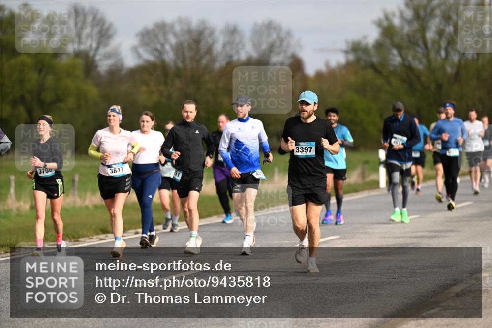 12.04.2026 - 45. Internationalen Wilhelmsburger Insellauf Dr. Thomas Lammeyer http://msf.ph/oto/9435818 12.04.2026 09:25:45 Laufen 3758, 3847, 51, 425, 3397 meine-sportfotos.de