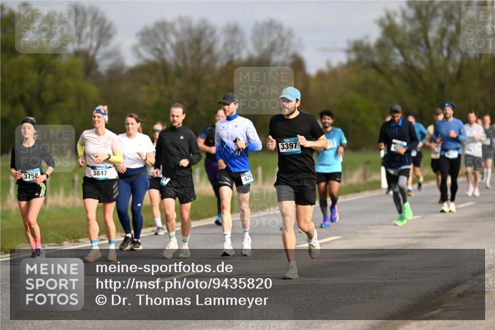 12.04.2026 - 45. Internationalen Wilhelmsburger Insellauf Dr. Thomas Lammeyer http://msf.ph/oto/9435820 12.04.2026 09:25:46 Laufen 3758, 3847, 425, 3397 meine-sportfotos.de