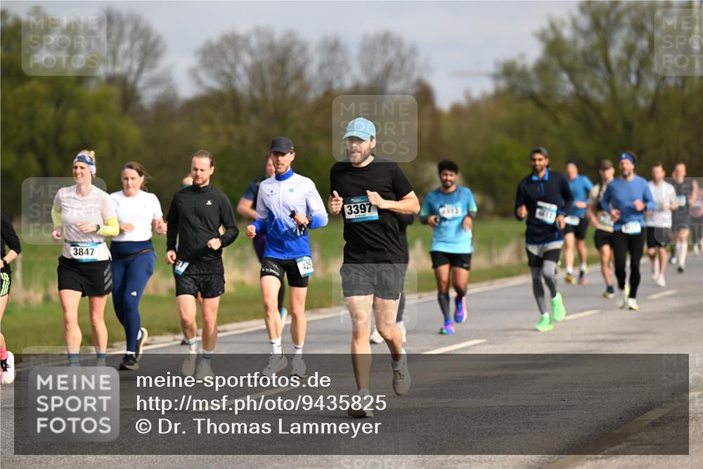 12.04.2026 - 45. Internationalen Wilhelmsburger Insellauf Dr. Thomas Lammeyer http://msf.ph/oto/9435825 12.04.2026 09:25:46 Laufen 3847, 425, 3397, 11013 meine-sportfotos.de