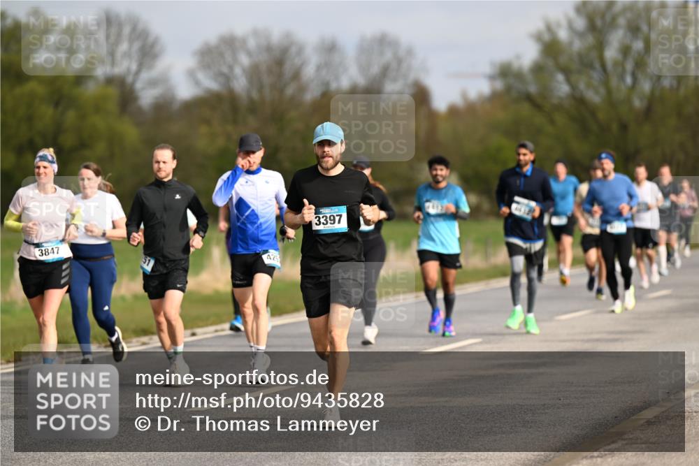 12.04.2026 - 45. Internationalen Wilhelmsburger Insellauf Dr. Thomas Lammeyer http://msf.ph/oto/9435828 12.04.2026 09:25:47 Laufen 3847, 425, 3397 meine-sportfotos.de