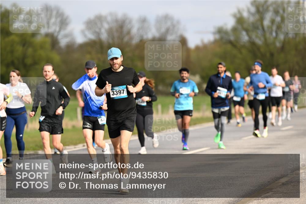12.04.2026 - 45. Internationalen Wilhelmsburger Insellauf Dr. Thomas Lammeyer http://msf.ph/oto/9435830 12.04.2026 09:25:47 Laufen 425, 3397 meine-sportfotos.de