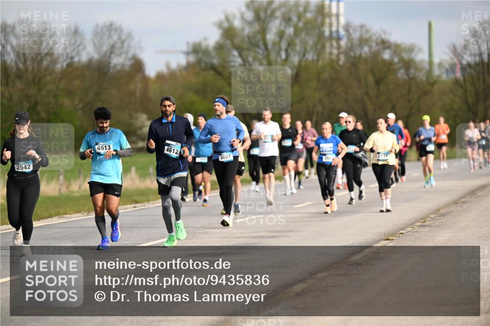12.04.2026 - 45. Internationalen Wilhelmsburger Insellauf Dr. Thomas Lammeyer http://msf.ph/oto/9435836 12.04.2026 09:25:48 Laufen 2542, 4613, 4612, 4612, 3027, 3602, 2137 meine-sportfotos.de