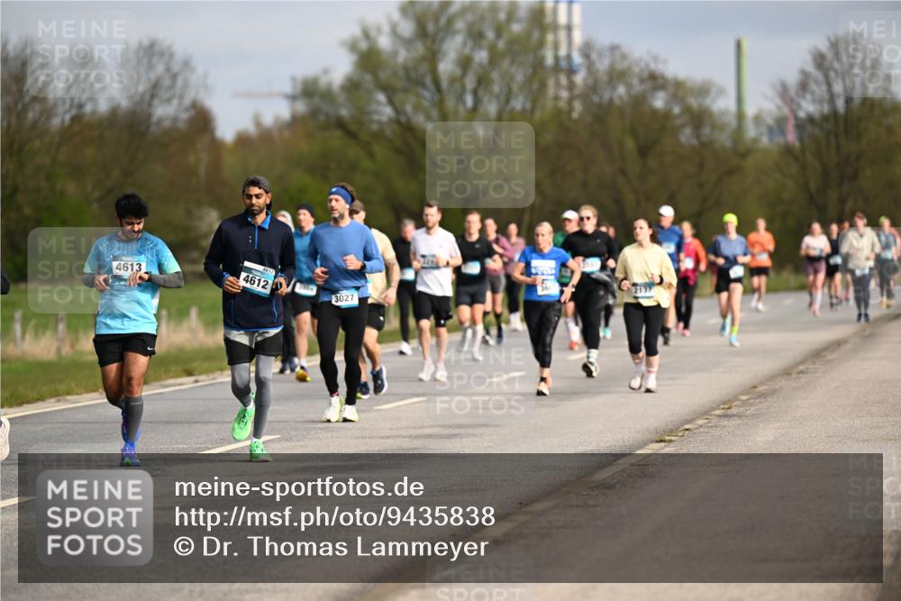 12.04.2026 - 45. Internationalen Wilhelmsburger Insellauf Dr. Thomas Lammeyer http://msf.ph/oto/9435838 12.04.2026 09:25:49 Laufen 4613, 4612, 3027, 360 meine-sportfotos.de