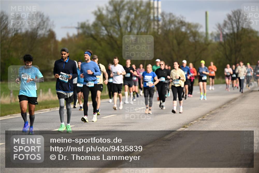 12.04.2026 - 45. Internationalen Wilhelmsburger Insellauf Dr. Thomas Lammeyer http://msf.ph/oto/9435839 12.04.2026 09:25:49 Laufen 4613, 4612, 4612, 3027, 366, 2137 meine-sportfotos.de