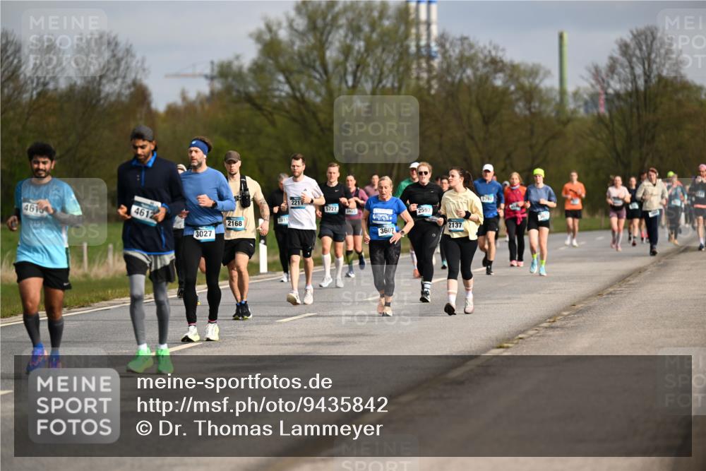 12.04.2026 - 45. Internationalen Wilhelmsburger Insellauf Dr. Thomas Lammeyer http://msf.ph/oto/9435842 12.04.2026 09:25:49 Laufen 2211, 5727, 5405, 461, 4612, 2811, 2168, 3027, 3607, 2597, 2137 meine-sportfotos.de