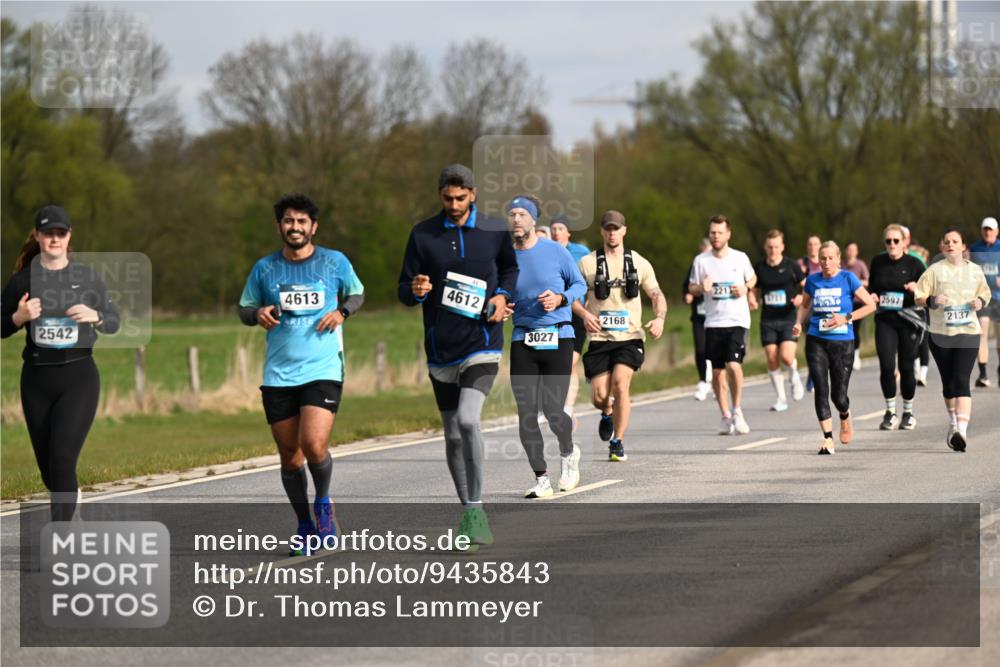 12.04.2026 - 45. Internationalen Wilhelmsburger Insellauf Dr. Thomas Lammeyer http://msf.ph/oto/9435843 12.04.2026 09:25:51 Laufen 1711, 4613, 4612, 2168, 3027, 2542, 2597, 2137 meine-sportfotos.de