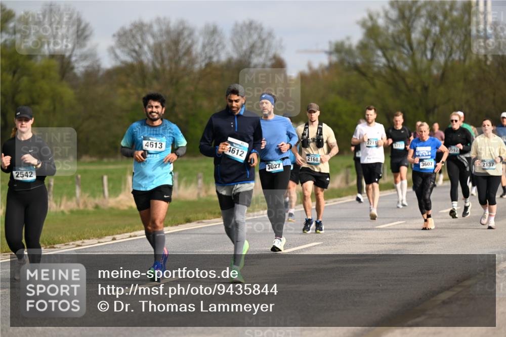 12.04.2026 - 45. Internationalen Wilhelmsburger Insellauf Dr. Thomas Lammeyer http://msf.ph/oto/9435844 12.04.2026 09:25:51 Laufen 2542, 4613, 4612, 2168, 3027, 2211, 3607, 2597, 2137 meine-sportfotos.de