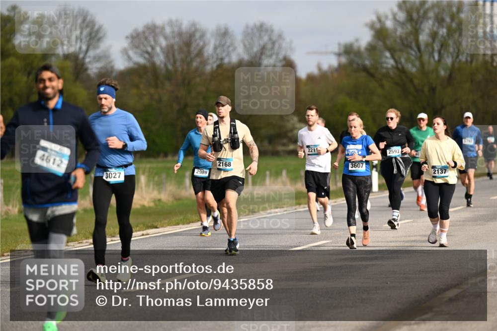 12.04.2026 - 45. Internationalen Wilhelmsburger Insellauf Dr. Thomas Lammeyer http://msf.ph/oto/9435858 12.04.2026 09:25:53 Laufen 2989, 4612, 3027, 2168, 2211, 3607, 2597, 2137, 5762 meine-sportfotos.de
