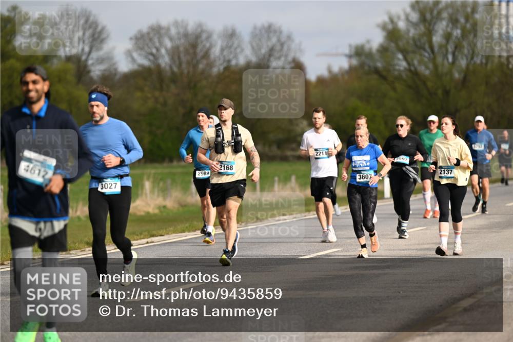 12.04.2026 - 45. Internationalen Wilhelmsburger Insellauf Dr. Thomas Lammeyer http://msf.ph/oto/9435859 12.04.2026 09:25:53 Laufen 4612, 3027, 2989, 2168, 2211, 3607, 2597, 2137 meine-sportfotos.de