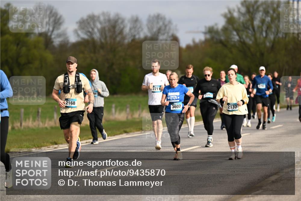 12.04.2026 - 45. Internationalen Wilhelmsburger Insellauf Dr. Thomas Lammeyer http://msf.ph/oto/9435870 12.04.2026 09:25:55 Laufen 2168, 2211, 3607, 2597, 2137 meine-sportfotos.de
