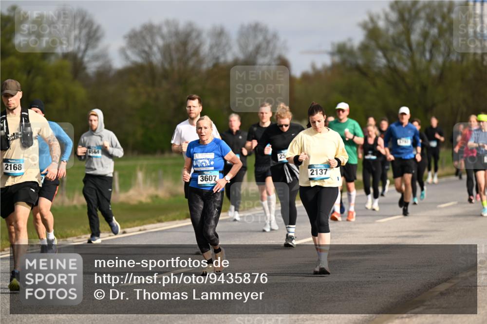 12.04.2026 - 45. Internationalen Wilhelmsburger Insellauf Dr. Thomas Lammeyer http://msf.ph/oto/9435876 12.04.2026 09:25:56 Laufen 2168, 4564, 3607, 25, 2137, 1 meine-sportfotos.de