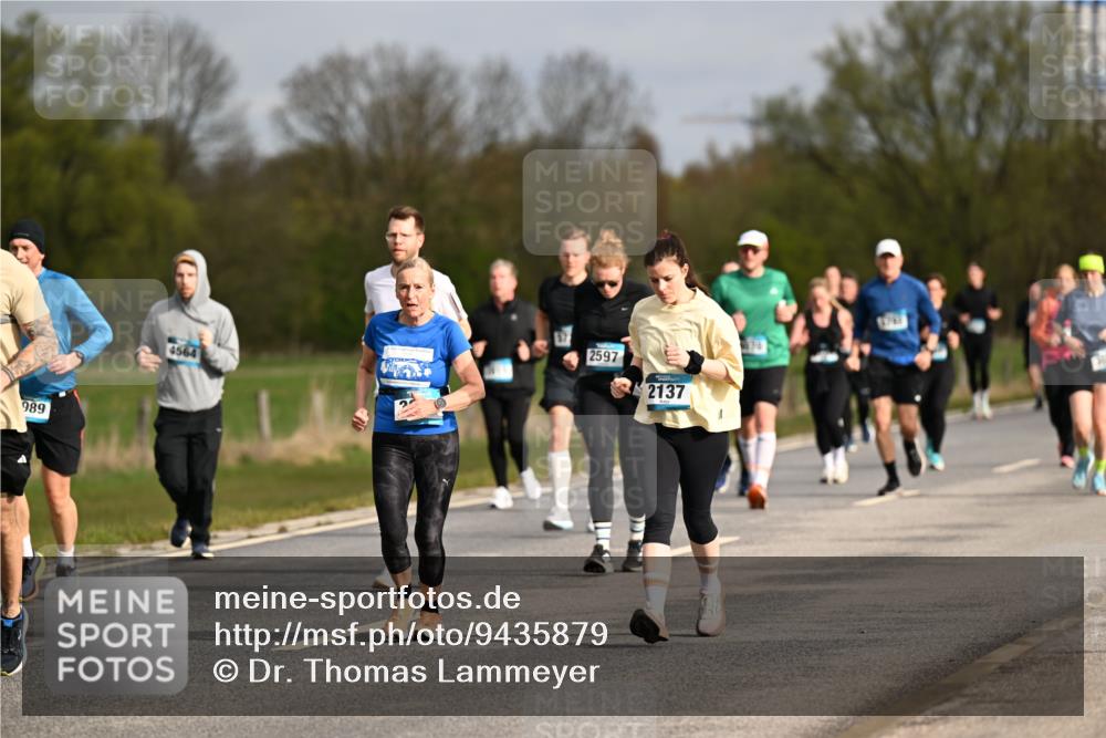 12.04.2026 - 45. Internationalen Wilhelmsburger Insellauf Dr. Thomas Lammeyer http://msf.ph/oto/9435879 12.04.2026 09:25:57 Laufen 989, 4564, 2597, 2137 meine-sportfotos.de