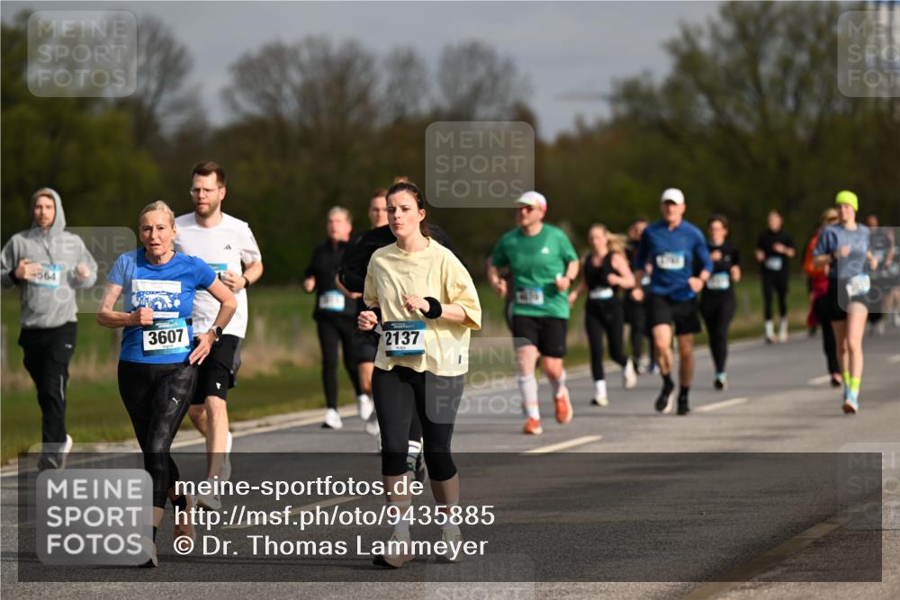12.04.2026 - 45. Internationalen Wilhelmsburger Insellauf Dr. Thomas Lammeyer http://msf.ph/oto/9435885 12.04.2026 09:25:58 Laufen 564, 3607, 2137 meine-sportfotos.de