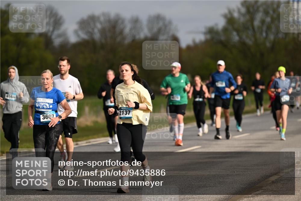 12.04.2026 - 45. Internationalen Wilhelmsburger Insellauf Dr. Thomas Lammeyer http://msf.ph/oto/9435886 12.04.2026 09:25:58 Laufen 4564, 3607, 2137 meine-sportfotos.de