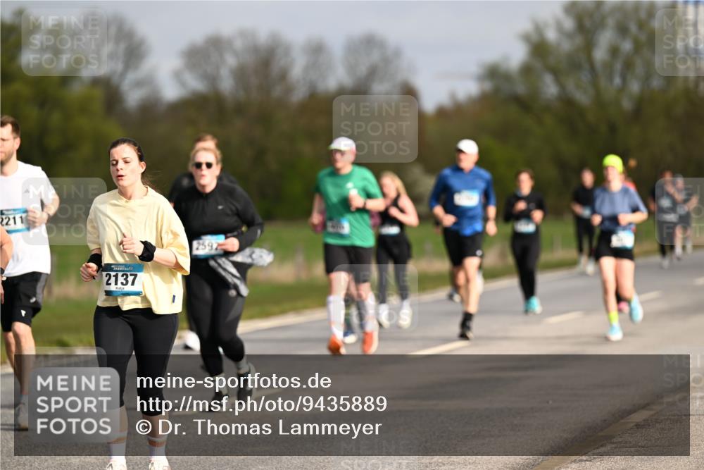12.04.2026 - 45. Internationalen Wilhelmsburger Insellauf Dr. Thomas Lammeyer http://msf.ph/oto/9435889 12.04.2026 09:25:59 Laufen 2211, 2137, 2597 meine-sportfotos.de