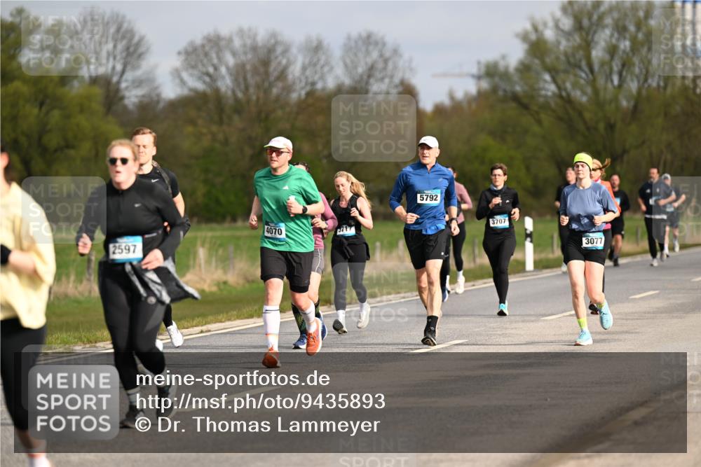 12.04.2026 - 45. Internationalen Wilhelmsburger Insellauf Dr. Thomas Lammeyer http://msf.ph/oto/9435893 12.04.2026 09:26:00 Laufen 4070, 2597, 5792, 3707, 3077 meine-sportfotos.de
