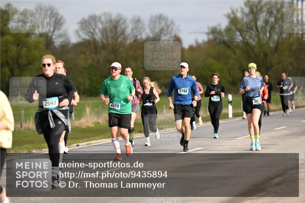 12.04.2026 - 45. Internationalen Wilhelmsburger Insellauf Dr. Thomas Lammeyer http://msf.ph/oto/9435894 12.04.2026 09:26:00 Laufen 2597, 4070, 5792, 3707, 3077 meine-sportfotos.de