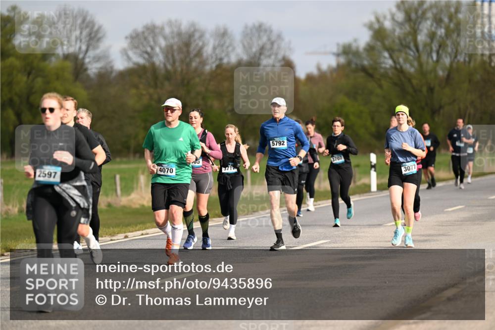 12.04.2026 - 45. Internationalen Wilhelmsburger Insellauf Dr. Thomas Lammeyer http://msf.ph/oto/9435896 12.04.2026 09:26:01 Laufen 4070, 2597, 5792, 3707, 3077 meine-sportfotos.de