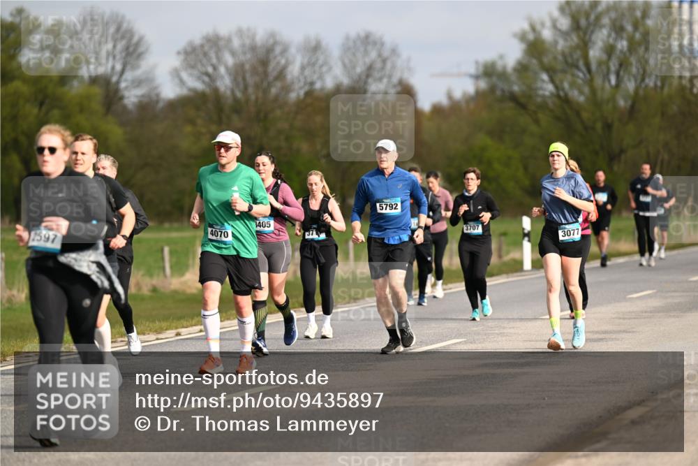 12.04.2026 - 45. Internationalen Wilhelmsburger Insellauf Dr. Thomas Lammeyer http://msf.ph/oto/9435897 12.04.2026 09:26:01 Laufen 2597, 4070, 3405, 5792, 3707, 3077 meine-sportfotos.de