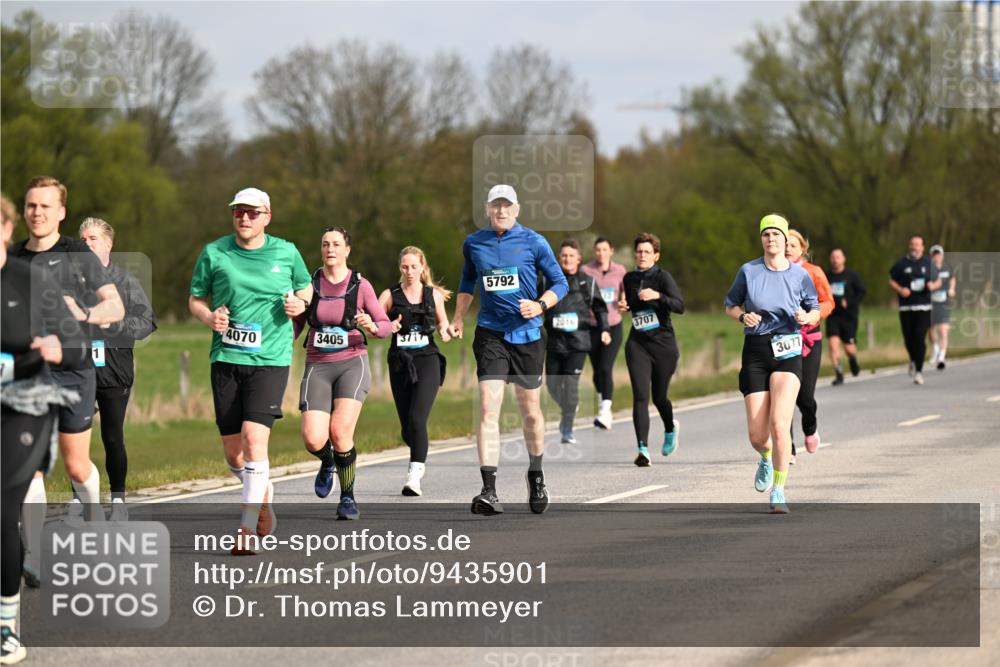 12.04.2026 - 45. Internationalen Wilhelmsburger Insellauf Dr. Thomas Lammeyer http://msf.ph/oto/9435901 12.04.2026 09:26:01 Laufen 4070, 3405, 3717, 5792, 2016, 3707, 3077 meine-sportfotos.de