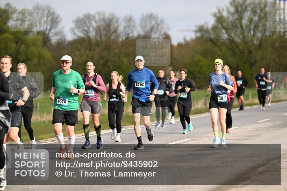 12.04.2026 - 45. Internationalen Wilhelmsburger Insellauf Dr. Thomas Lammeyer http://msf.ph/oto/9435902 12.04.2026 09:26:02 Laufen 4070, 3405, 5792, 3707, 3077 meine-sportfotos.de