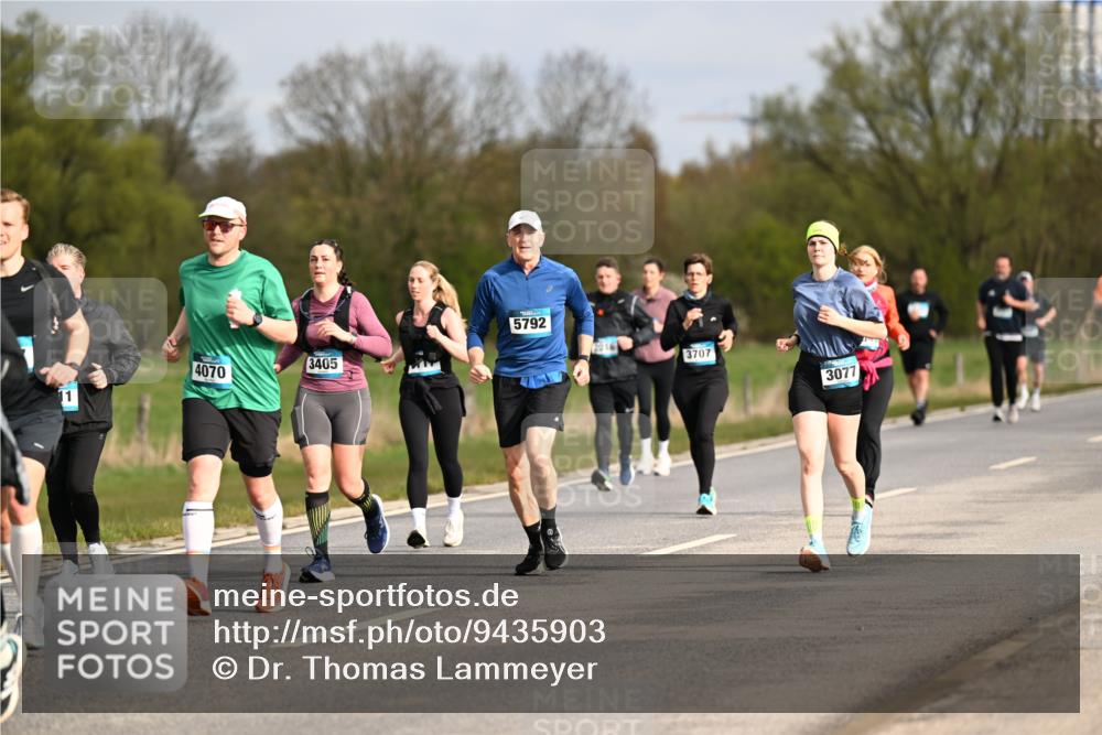 12.04.2026 - 45. Internationalen Wilhelmsburger Insellauf Dr. Thomas Lammeyer http://msf.ph/oto/9435903 12.04.2026 09:26:02 Laufen 4070, 11, 3405, 5792, 3707, 3077 meine-sportfotos.de