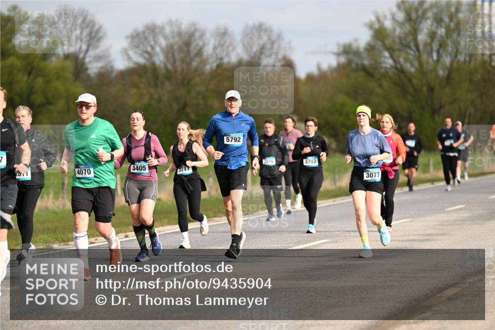 12.04.2026 - 45. Internationalen Wilhelmsburger Insellauf Dr. Thomas Lammeyer http://msf.ph/oto/9435904 12.04.2026 09:26:02 Laufen 2811, 4070, 3405, 3717, 5792, 3707, 3077, 8 meine-sportfotos.de