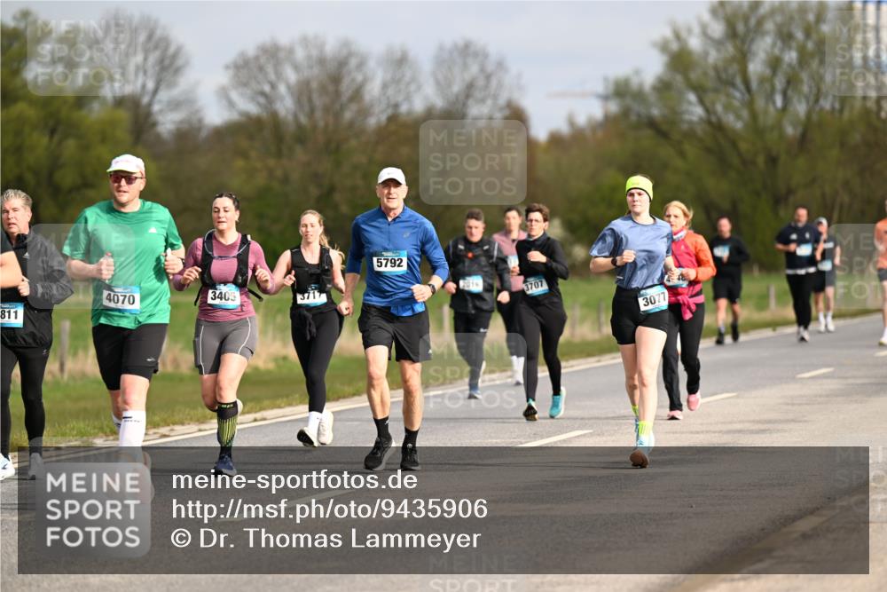 12.04.2026 - 45. Internationalen Wilhelmsburger Insellauf Dr. Thomas Lammeyer http://msf.ph/oto/9435906 12.04.2026 09:26:02 Laufen 5792, 4070, 3405, 2016, 3717, 3707, 811, 3077 meine-sportfotos.de