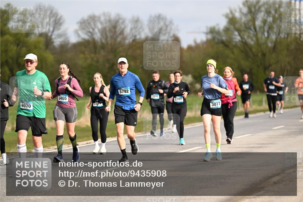 12.04.2026 - 45. Internationalen Wilhelmsburger Insellauf Dr. Thomas Lammeyer http://msf.ph/oto/9435908 12.04.2026 09:26:02 Laufen 4070, 5792, 3405, 2016, 3707, 3077, 048 meine-sportfotos.de