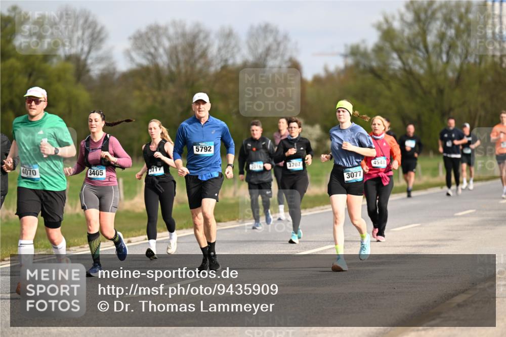 12.04.2026 - 45. Internationalen Wilhelmsburger Insellauf Dr. Thomas Lammeyer http://msf.ph/oto/9435909 12.04.2026 09:26:02 Laufen 5792, 4070, 3405, 2016, 3707, 3077, 4548 meine-sportfotos.de