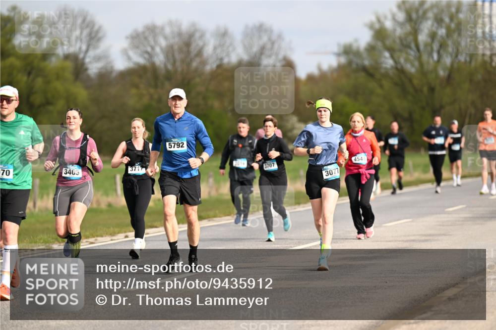 12.04.2026 - 45. Internationalen Wilhelmsburger Insellauf Dr. Thomas Lammeyer http://msf.ph/oto/9435912 12.04.2026 09:26:03 Laufen 3405, 70, 3717, 5792, 3707, 3077, 4548 meine-sportfotos.de