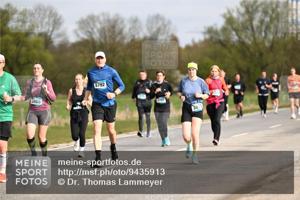 12.04.2026 - 45. Internationalen Wilhelmsburger Insellauf Dr. Thomas Lammeyer http://msf.ph/oto/9435913 12.04.2026 09:26:03 Laufen 3405, 5792, 3707, 3077, 041 meine-sportfotos.de