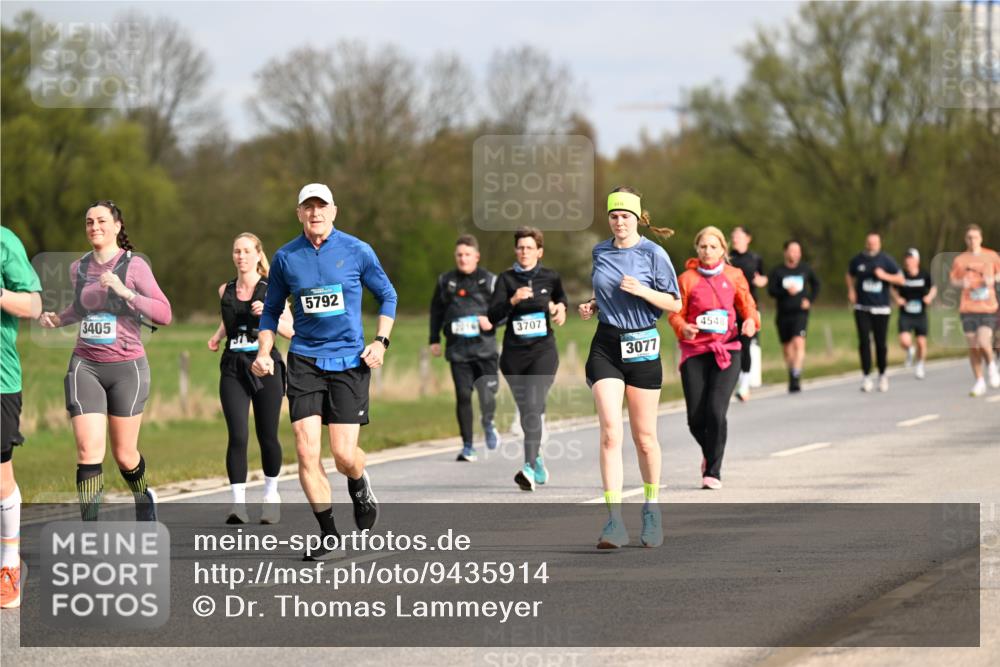 12.04.2026 - 45. Internationalen Wilhelmsburger Insellauf Dr. Thomas Lammeyer http://msf.ph/oto/9435914 12.04.2026 09:26:03 Laufen 3405, 5792, 3707, 3077, 4548 meine-sportfotos.de
