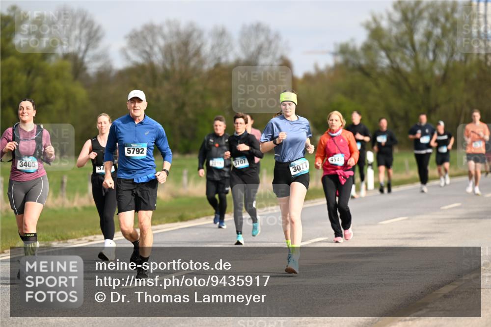 12.04.2026 - 45. Internationalen Wilhelmsburger Insellauf Dr. Thomas Lammeyer http://msf.ph/oto/9435917 12.04.2026 09:26:04 Laufen 3405, 37, 5792, 3707, 3077, 4548 meine-sportfotos.de