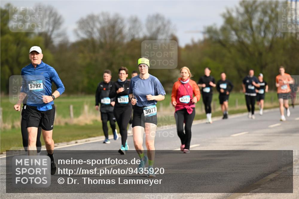 12.04.2026 - 45. Internationalen Wilhelmsburger Insellauf Dr. Thomas Lammeyer http://msf.ph/oto/9435920 12.04.2026 09:26:05 Laufen 5792, 3707, 3077, 4548 meine-sportfotos.de