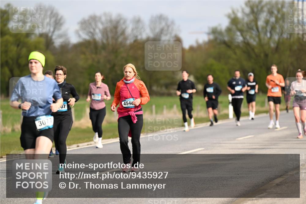12.04.2026 - 45. Internationalen Wilhelmsburger Insellauf Dr. Thomas Lammeyer http://msf.ph/oto/9435927 12.04.2026 09:26:07 Laufen 3077, 07, 2113, 4548 meine-sportfotos.de