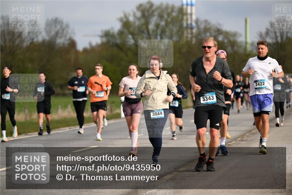 12.04.2026 - 45. Internationalen Wilhelmsburger Insellauf Dr. Thomas Lammeyer http://msf.ph/oto/9435950 12.04.2026 09:26:11 Laufen 3124, 3844, 3343, 2422, 416 meine-sportfotos.de